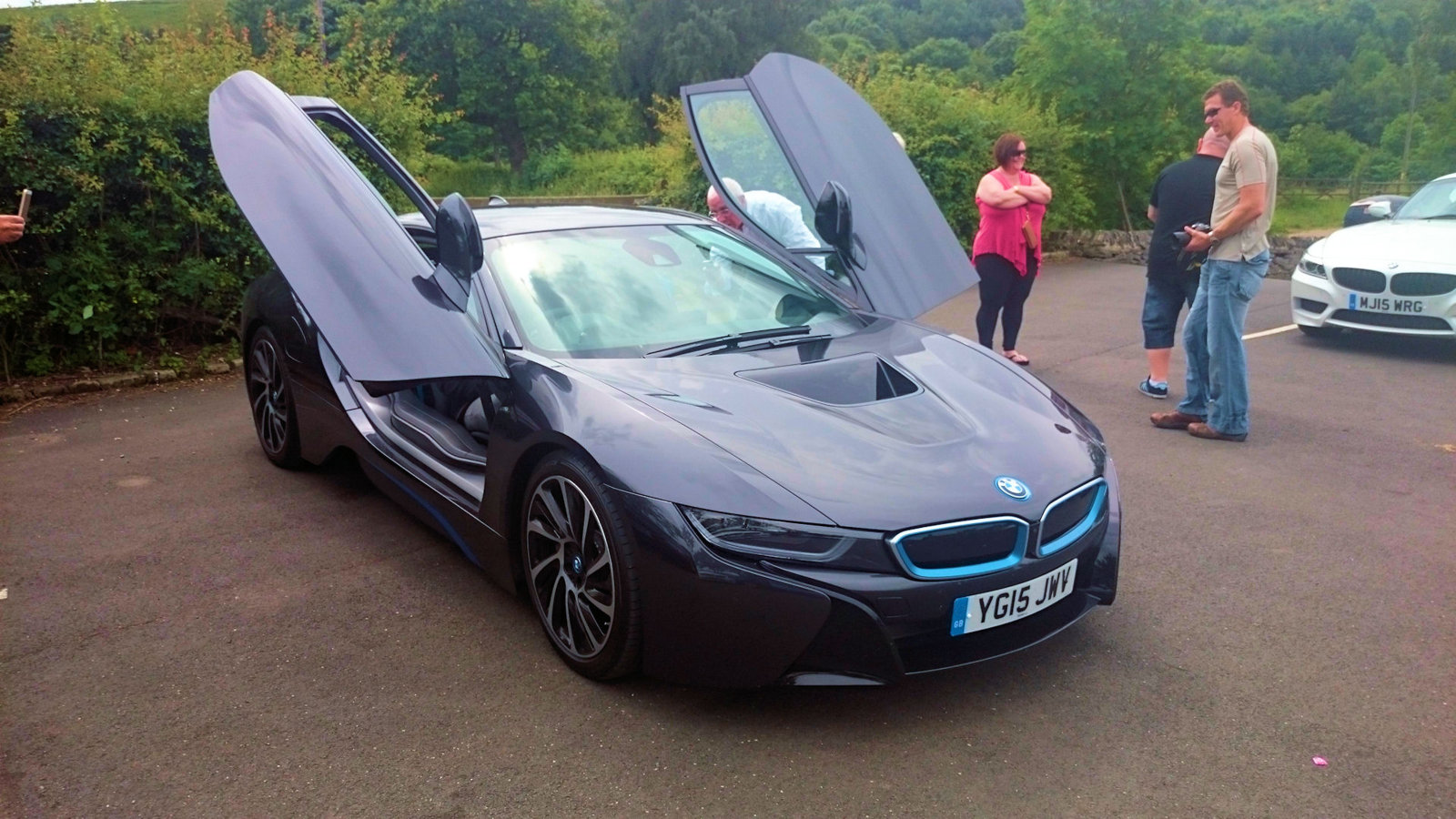 i8 doors open