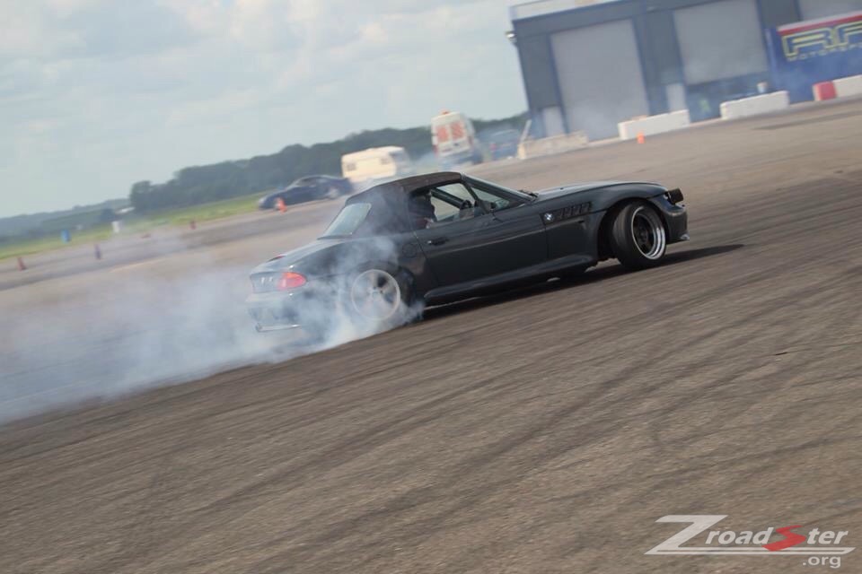 The drift Z3 doing what it does best