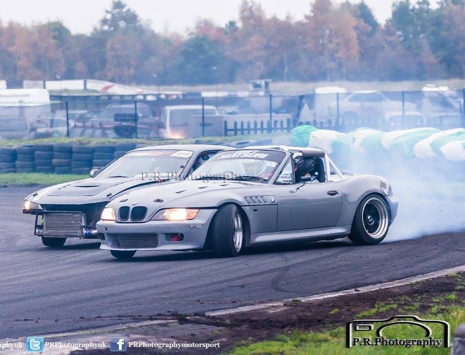 Tommy Bates a Frazer Jameson drifting at 3sisters practice day